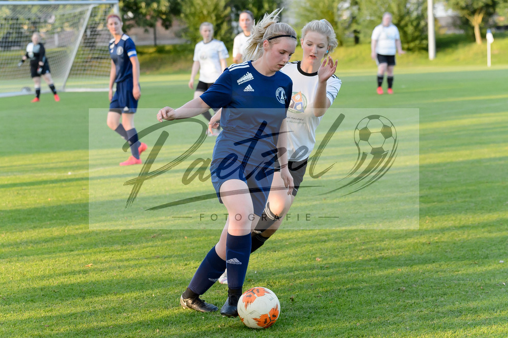 GREBES20210719_021 | Fussball, Frauen:   beim Spiel der 1. Kreisklasse zwischen TSG 07 Burg Gretesch IV und TuS Bad Essen im TSG-Sportpark am 19.07.2021 in Osnabrueck, Deutschland. - Realisiert mit Pictrs.com