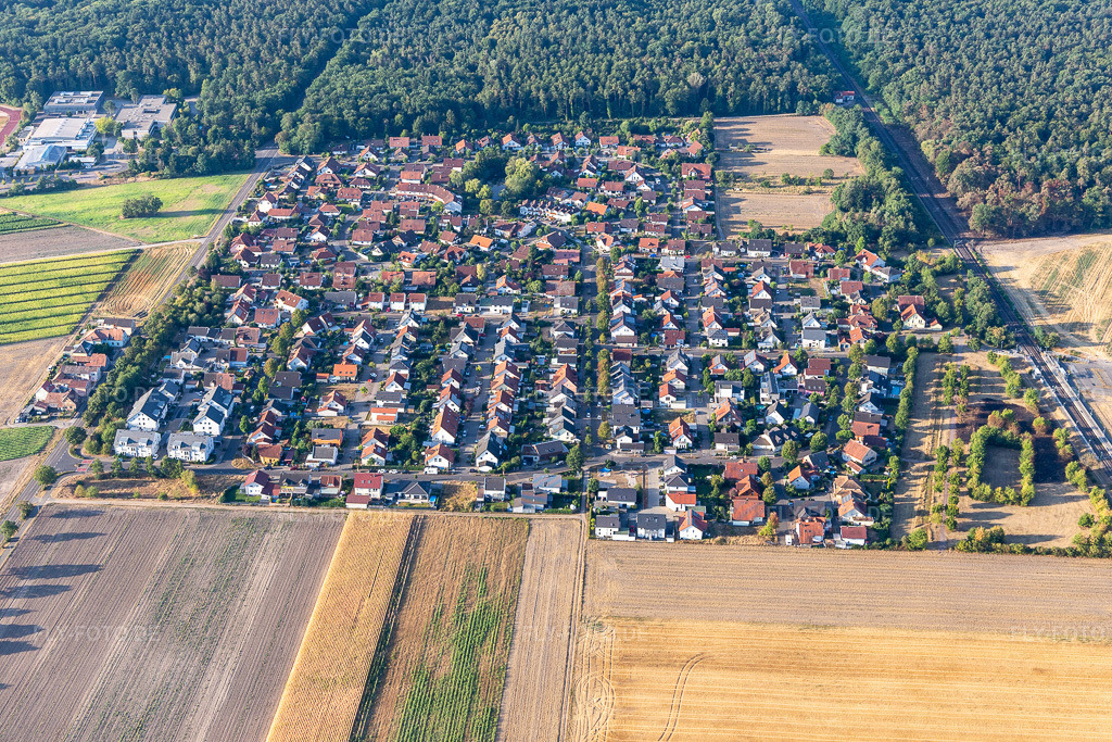 Luftbild: An den Tongruben in Rheinzabern im Bundesland Rheinland-Pfalz in Deutschland. Foto: IMG_133703.jpg vom 14.08.2022 durch Werner Riehm/FLY-FOTO.de