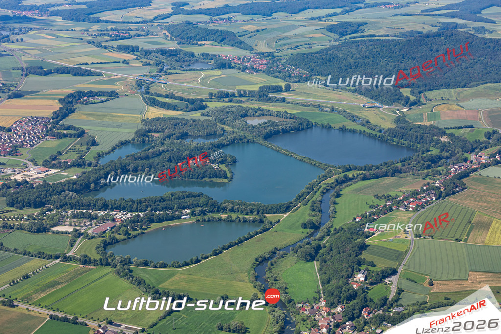 Die Luftbildaufnahme Mainaue-staffelstein -  wurde 2019 mittels Flugzeug (keine Drohne) erstellt. Perfekte Schärfe und Druck- Ergebnisse- Garantiert!