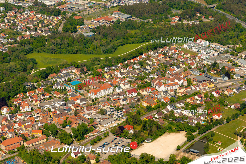 Das Luftbild zeigt :  Roth - Die Luftaufnahme wurde 2024 vom UL-Flugzeug aus erstellt ( keine Drohne ) - Hochauflösende Luftaufnahme - Für grossformatige Ausdrucke geeignet. Die Geschenkidee !Mit Lizenz und Bildrechte bestellbar