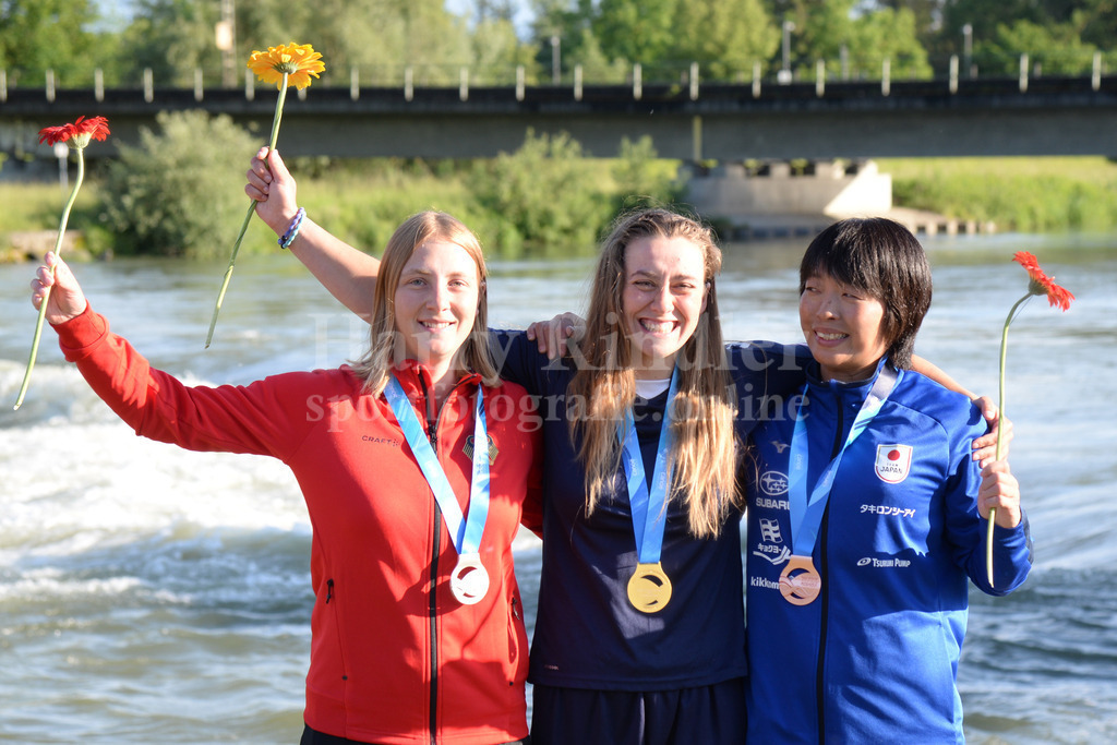 ICF CANOE FREESTYLE WORLD CUP 1 / PLATTLING 28.05.2024 | 2024 ICF CANOE FREESTYLE WORLD CUP 1 / PLATTLINGWomen's Canoe Decked Surface Final Siegerfoto v.l. Anica SCHACHER (Germany), Ottilie ROBINSON-SHAW (Great Britain); Hitomi TAKAKU (Japan) - Realisiert mit Pictrs.com