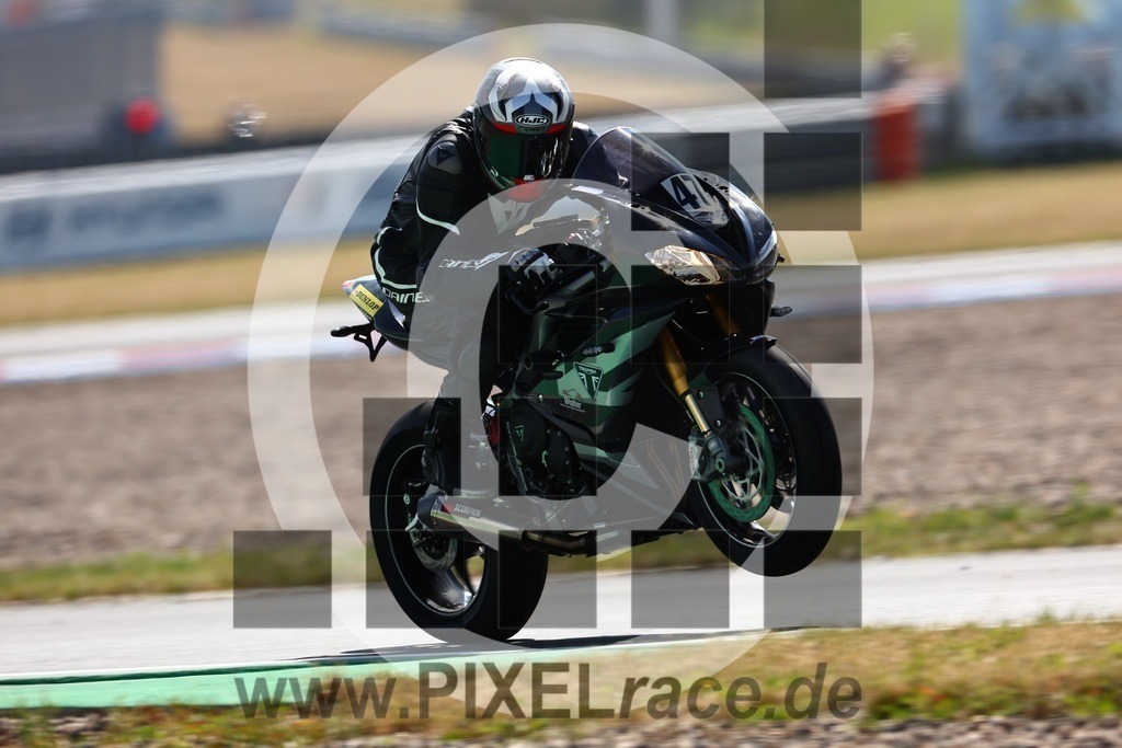 0047-20240726_00655 | Schöne Erinnerungen an spannende Momente - das festzuhalten ist unser Job. PIXELrace.de ist seit 2003 auf den Rennstrecken Europas unterwegs um die Action draußen beim Fahren und die wunderbare Stimmung imm Fahrerlager für euch einzufangen.