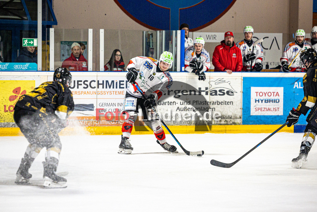 EHC Königsbrunn PINGUINE gegen TSV Peißenberg MINERS | Eishockey Bayernliga Herren Playoffs Viertelfinale 2024/25 - Spiel 5 von 7, EHC Königsbrunn PINGUINE gegen TSV Peißenberg MINERS, 20250218,Passversuch Florian HÖFLER (MINERS 10),2025-02-18 in Königsbrunn (Eisstadion Königsbrunn)Florian HÖFLER (MINERS 10)Copyright: WolfgangxLindner foto-lindner.de