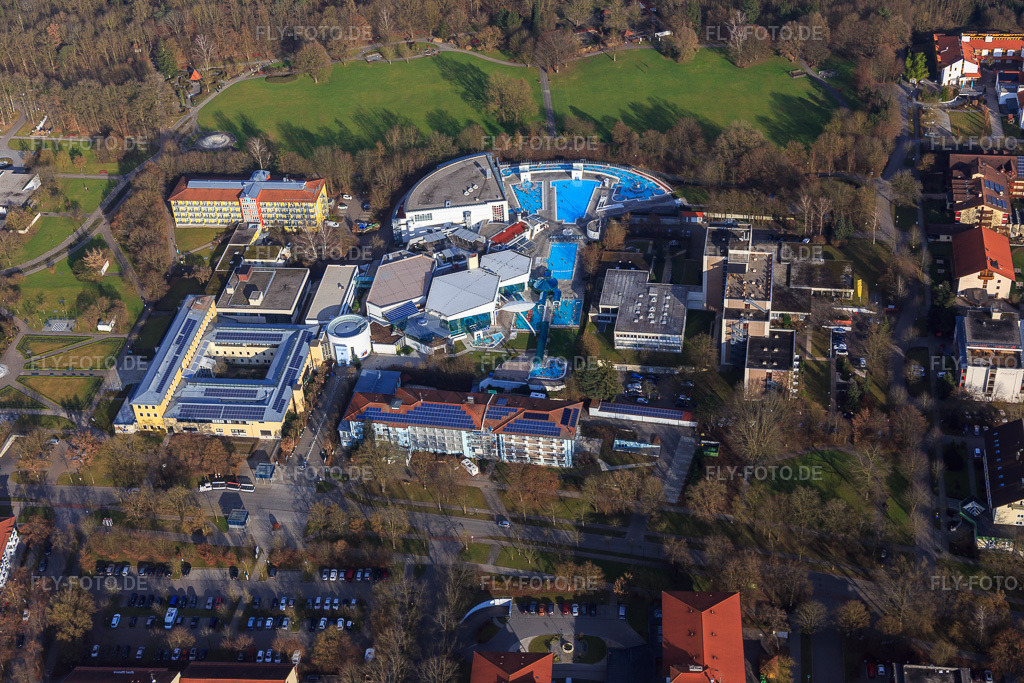 Luftbild: Kurpark am Europa Therme Bad Füssing an der Kurallee mit Klinik Niederbayern an der Paracelsusstraße und Thermenhotel Tannenhof aus Südwesten in Bad Füssing im Bundesland Bayern in Deutschland.Foto: IMG_096092.jpg vom 29.12.2016 durch Werner Riehm/FLY-FOTO.deEuropa Therme Bad Füssing - Die Therme in Bayern für Wellness und SpaKlinik Niederbayern - Reha bei orthopädischen ErkrankungenThermenhotel Tannenhof - Urlaub - Therme - Bad Füssing - Start