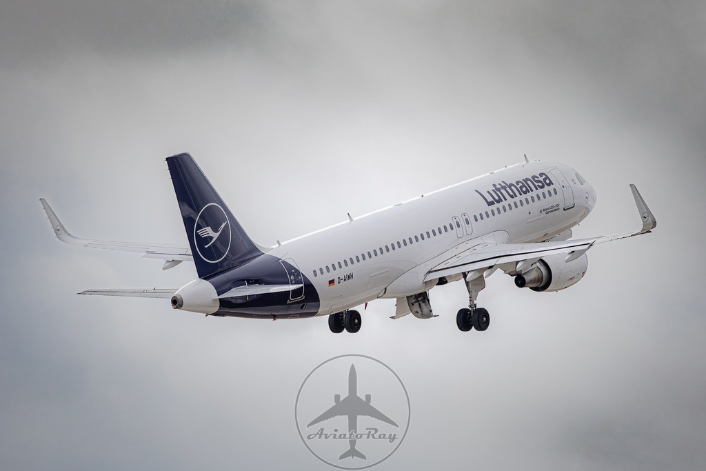 LH2416-A320-D-AIWH-MUC-ARN-20240204-1-TPAI-sharpen-enhance-2x | Browse breathtaking aviation photography and order high-quality prints from AviatoRay's gallery. Perfect for enthusiasts and collectors. - Realisiert mit Pictrs.com