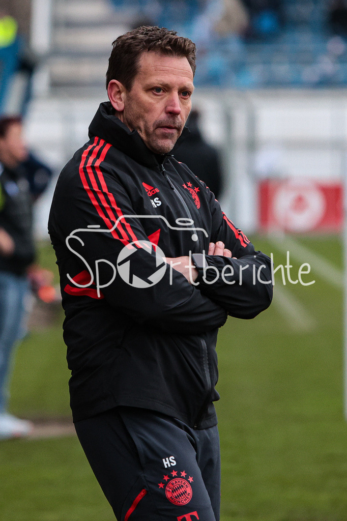 SV Vikoria Aschaffenburg - FC Bayern Amateure | FCB Trainer Holger Seitz in Aktion