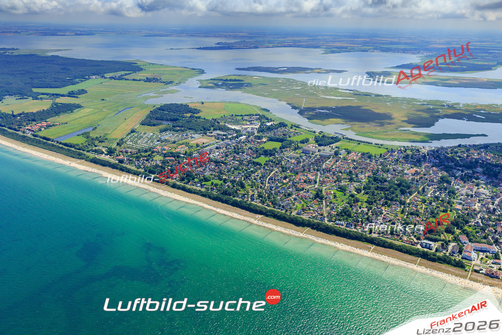 Die Luftaufnahme der Stadt Zingst wurde vom UL-Flugzeug heraus erstellt ( keine Drohne )- hohe Auflösung für beste Qualität