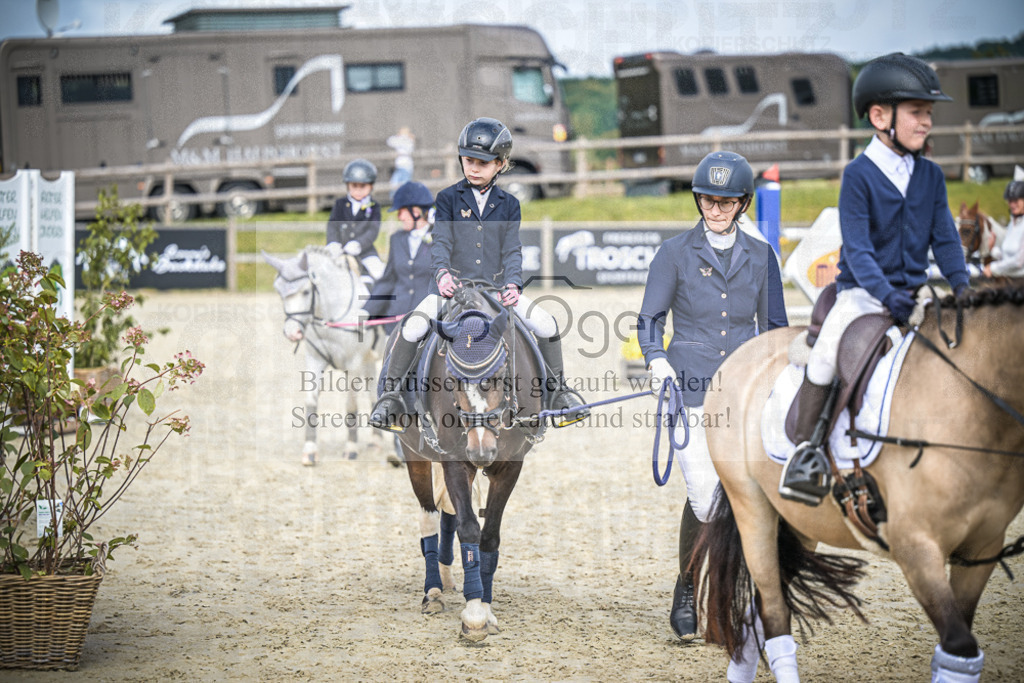 DOS_0089 | Entdecke hochwertige Reitturnierfotos von Foto Oger. Professionell, emotional und authentisch – jetzt Lieblingsmomente im Shop bestellen.Deutschlandweite Turnierfotografie. - Realisiert mit Pictrs.com