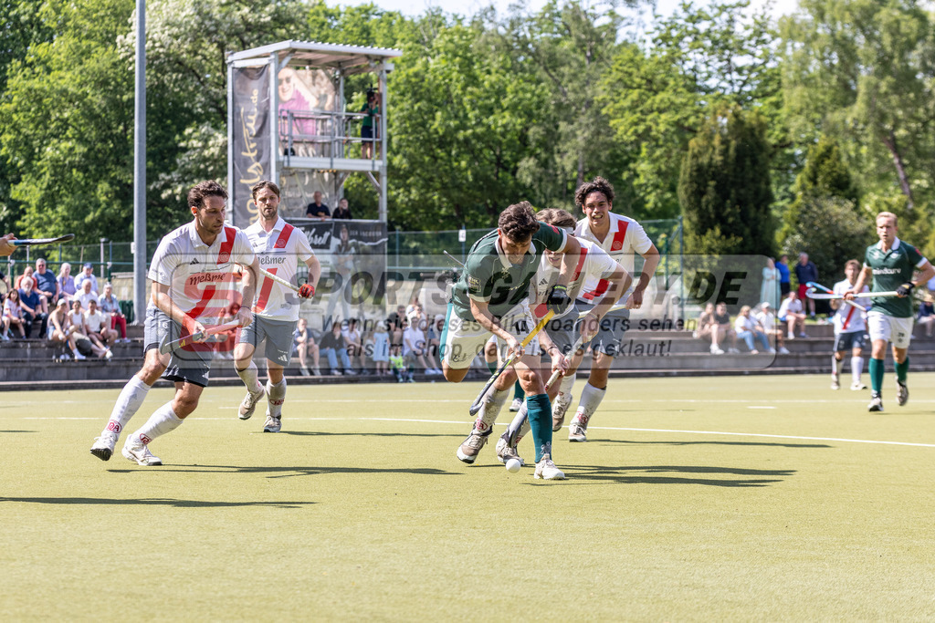 MJ_2024-.05-12-H-HTCU-Alster-43 | Timm Herzbruch (Uhlenhorst Mülheim #14), Uhlenhorst Mülheim - Der Club an der Alster am 12.5.2024 im Waldstadion, Mülheim a. d. Ruhr