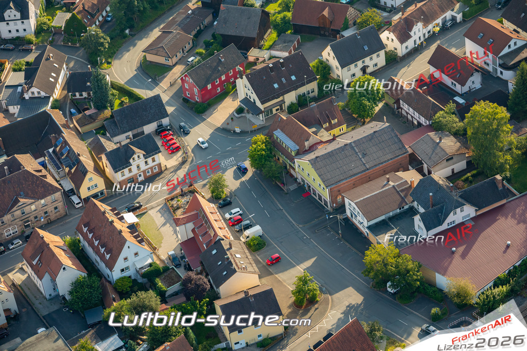 Das Luftbild zeigt :  Mainleus - Die Luftaufnahme wurde 2024 vom UL-Flugzeug aus erstellt ( keine Drohne ) - Hochauflösende Luftaufnahme - Für grossformatige Ausdrucke geeignet. Die Geschenkidee !Mit Lizenz und Bildrechte bestellbar
