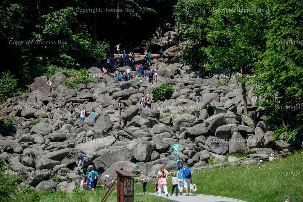 felsenmeer-odenwald-granitbloecke-reichenbach-lautertal_Touristenattraktion_Fotografie-Thomas-Neu-17 | Das Felsenmeer in Reichenbach (Lautertal) im Odenwald ist eine der beliebtesten Touristenattraktionen in ganz Hessen. Schon in der Römerzeit wurden hier Steine behauen, die Reste des römischen Steinbruchs sind noch zu sehen, besonders die Riesensäule ist eine Attraktion,