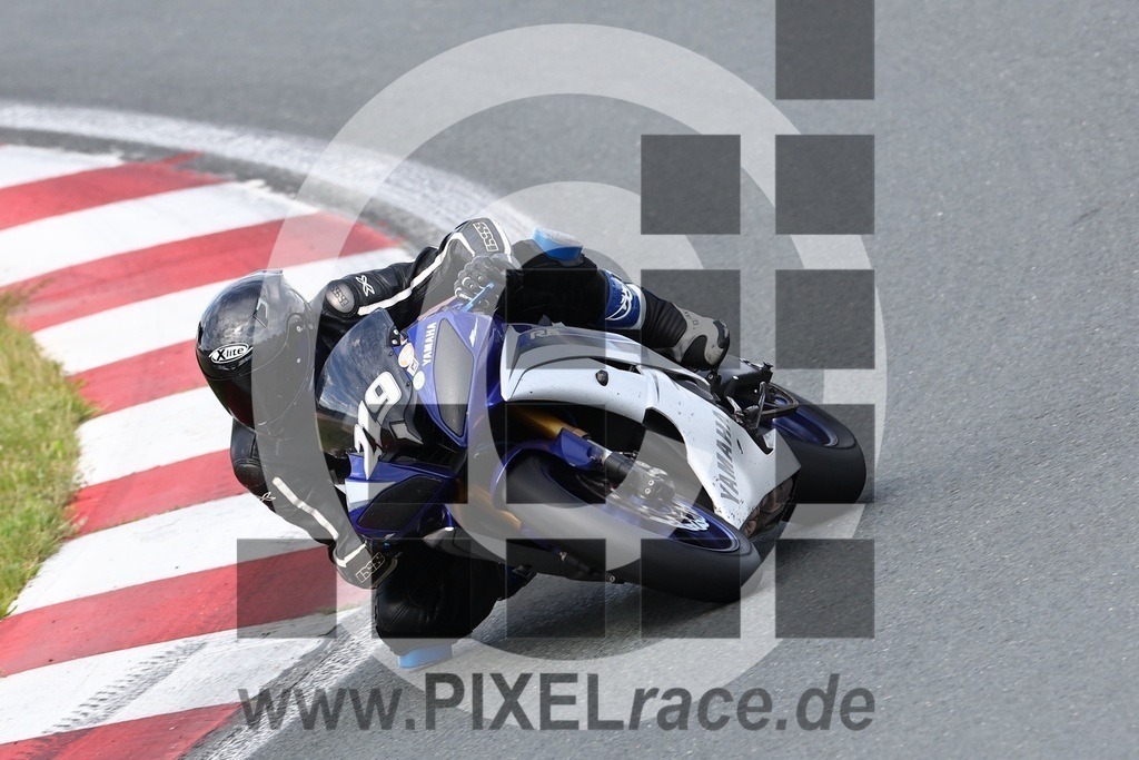 0219-20240718_04400 | Schöne Erinnerungen an spannende Momente - das festzuhalten ist unser Job. PIXELrace.de ist seit 2003 auf den Rennstrecken Europas unterwegs um die Action draußen beim Fahren und die wunderbare Stimmung imm Fahrerlager für euch einzufangen.