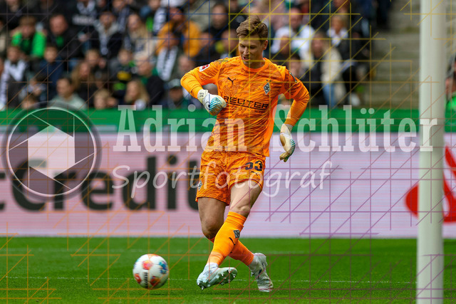 04.04.2026, GER, Fussball, Herren, 1. BL, Saison 2025/2026, Borussia Mönchengladbach - 1. FC Heidenheim | Moritz Nicolas (Borussia Mönchengladbach) in Aktion am Ball, Einzelaktion 