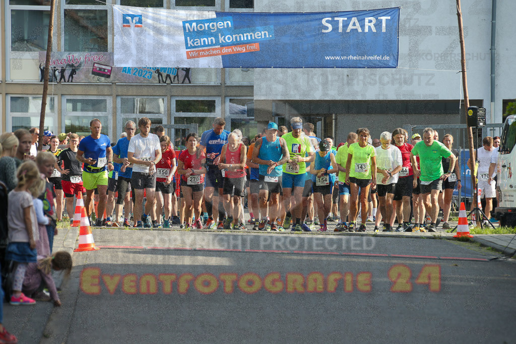 230804_1806_EX1_3677 | Sportfotografie im Rhein-Sieg Kreis, Köln, Bonn, NRW, Rheinland Pfalz, Hessen, etc. Unser Tätigkeitsfeld umfasst den Laufsport vom Volkslauf über den Marathon, Duathlon, Triathon bis zum Ultralauf wie Kölnpfad Ultra oder Schindertrail.