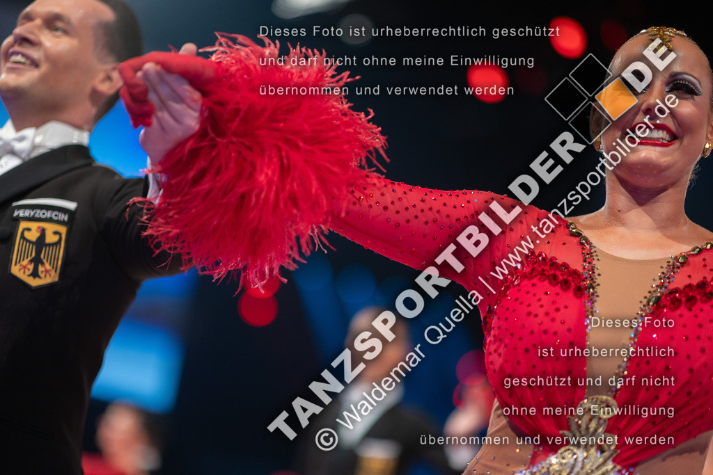20251206-04677 | Hier finden Sie Tanz Bilder vom Latein und Standard Formationen tanzen. Sportbilder vom Tanzsport. Schöne Fotos und von Weltmeisterschaft, Europameisterschaft, Bundesliga, Regionalliga, Oberliga und Landesliga sowie von GOC Stuttgart, DanceComp, WM Bremen
