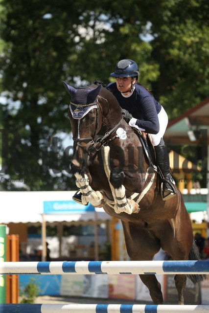 Killingen_2022_Prfg.Nr.19_Springenpferdeprüfung_Kl.M_Samanta Laack_Caithan (5) | Alle Fotos der Reiterjournal Fotografin Doris Matthaes im Reiterjournal Online-Fotoshop. - Realisiert mit Pictrs.com