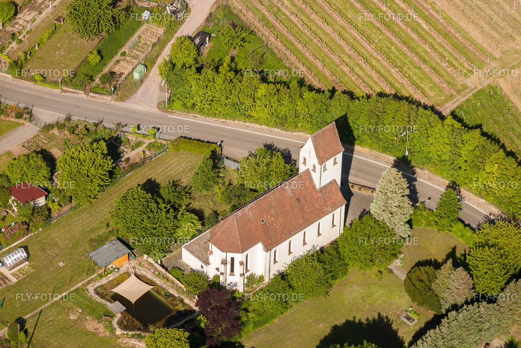 Kirchengebäude der Kapelle St. Ägidius in der Pfalz | Luftbild: Kirchengebäude der Kapelle St. Ägidius in der Pfalz im Ortsteil Mörzheim in Landau im Bundesland Rheinland-Pfalz in Deutschland. Foto: IMG_27237.jpg vom 23.05.2010 durch Werner Riehm/FLY-FOTO.de - Realisiert mit Pictrs.com