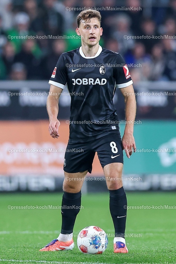 BMG05102501114 | 05.10.2025, Fußball, Borussia Mönchengladbach - SC Freiburg, 1. Fußball Bundesliga, Borussia-Park, Saison 2025 2026: Maximilian Eggestein (SC Freiburg #08) DFB regulations prohibit any use of photographs as image sequences and or quasi-video.