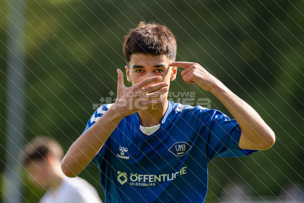 20250920_Picselweb-Fotografie_1R3_0566 | JFV D/A &amp; Stade - VfB Oldenburg0:1 VfB no70:2 VfB no70:3 VfB JFV Eigentor0:4 VfB no70:5 VfB no71:5 JFV no3 Jaric Jimenez-Voss2:5 JFV no9 Janko Sylvester3:5 JFV no16 Damian Elias Mihro Burekovic - Realisiert mit Pictrs.com