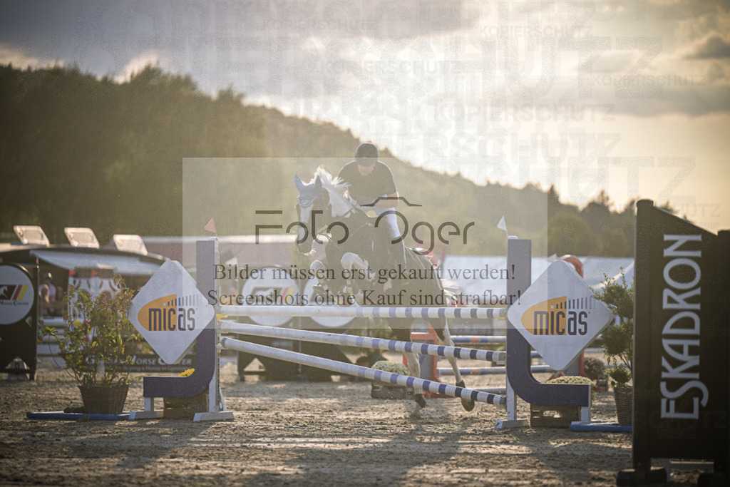 DOS_0458 | Entdecke hochwertige Reitturnierfotos von Foto Oger. Professionell, emotional und authentisch – jetzt Lieblingsmomente im Shop bestellen.Deutschlandweite Turnierfotografie. - Realisiert mit Pictrs.com