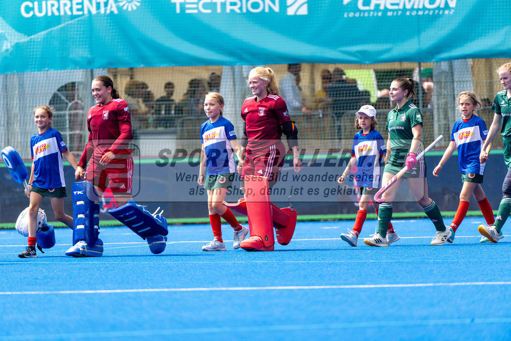 Final4_20250531-1302-HK107620 | Krefeld, Deutschland, 31.05.2025:  Feldhockey Final4 2025 – „Deutsche Feldhockey-Meisterschaften 2025“ im Gerd-Wellen-Hockeyanlage am 31.05.2025 in Krefeld, Deutschland. (Foto von Kramhöller/Fehrmann/Kaste)Krefeld, Germany, 31.05.2025: Feldhockey Final4 2025 – „Deutsche Feldhockey-Meisterschaften 2025“ in Gerd-Wellen-Hockeyanlage at 31.05.2025 in Krefeld, Deutschland. (Foto from Kramhöller/Fehrmann/Kaste)