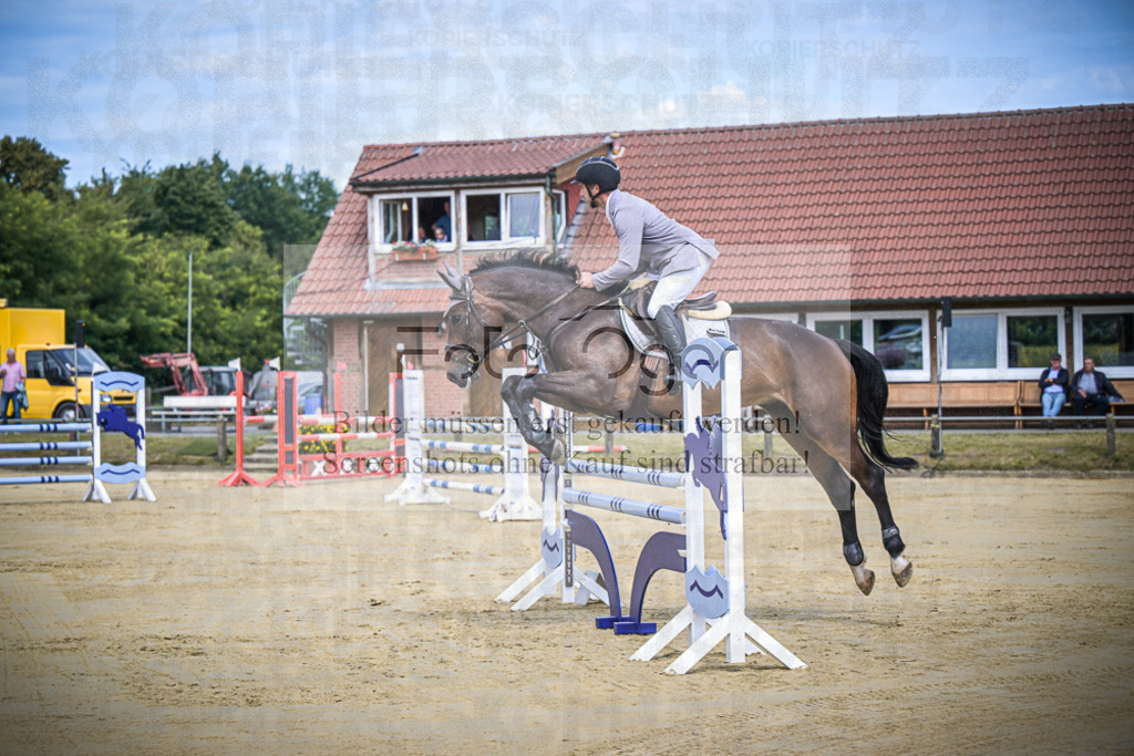 DOS_6883 | Entdecke hochwertige Reitturnierfotos von Foto Oger. Professionell, emotional und authentisch – jetzt Lieblingsmomente im Shop bestellen.Deutschlandweite Turnierfotografie. - Realisiert mit Pictrs.com