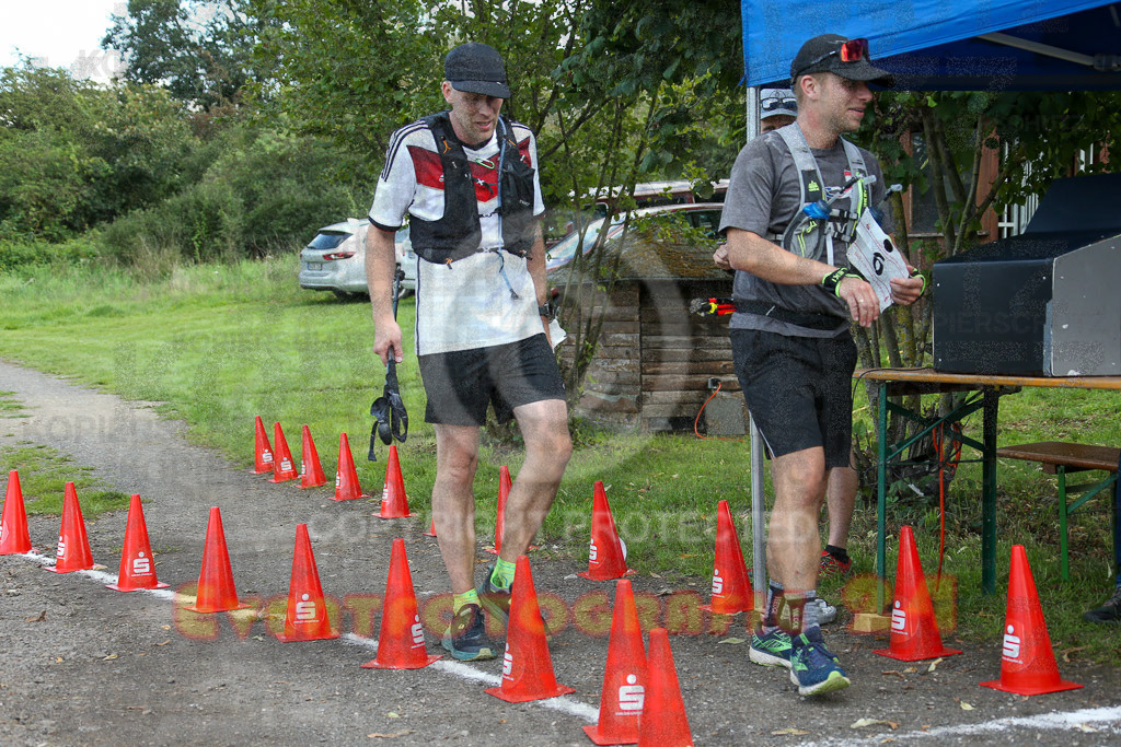 230826_1731_EX1_1759 | Sportfotografie im Rhein-Sieg Kreis, Köln, Bonn, NRW, Rheinland Pfalz, Hessen, etc. Unser Tätigkeitsfeld umfasst den Laufsport vom Volkslauf über den Marathon, Duathlon, Triathon bis zum Ultralauf wie Kölnpfad Ultra oder Schindertrail.