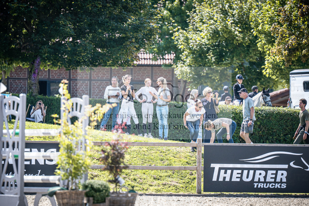 DOS_5650 | Entdecke hochwertige Reitturnierfotos von Foto Oger. Professionell, emotional und authentisch – jetzt Lieblingsmomente im Shop bestellen.Deutschlandweite Turnierfotografie. - Realisiert mit Pictrs.com