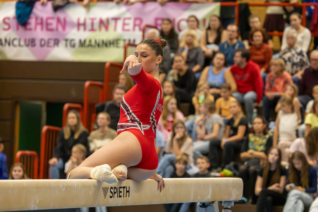 Deutsche Turnliga DTL (Bundesliga) der Frauen, 3. Wettkampftag 2025 in Ketsch***Seda Serbieva (Dresdner SC) am Schwebebalken | Deutsche Turnliga DTL (Bundesliga) der Frauen, 3. Wettkampftag 2025 in Ketsch***Seda Serbieva (Dresdner SC) am Schwebebalken - Realisiert mit Pictrs.com