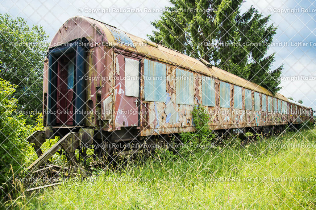 Eisenbahnnostalgie_20 | Alte Wagon auf dem Abstellgleis - Realisiert mit Pictrs.com