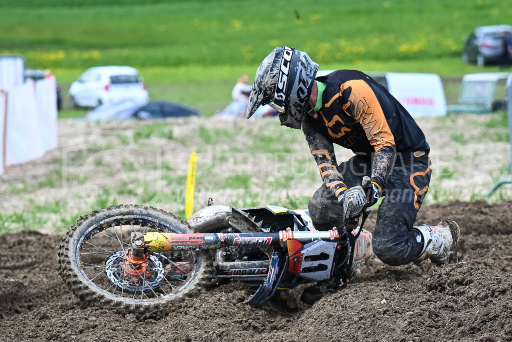 Motocross Schlatt bei Winterthur - 29. April 2023 | #11 Zbinden Cedric aus Wengi (CH) auf KTM in der Kategorie MX2 am Motocross Schlatt bei Winterthur, 29. April 2023.
Instagram: @mx_schlatt | @mc_wila | @sam_schweiz
Bild: Sportfotografie Markus Aeschimann | www.markus-aeschimann.ch - Realisiert mit Pictrs.com