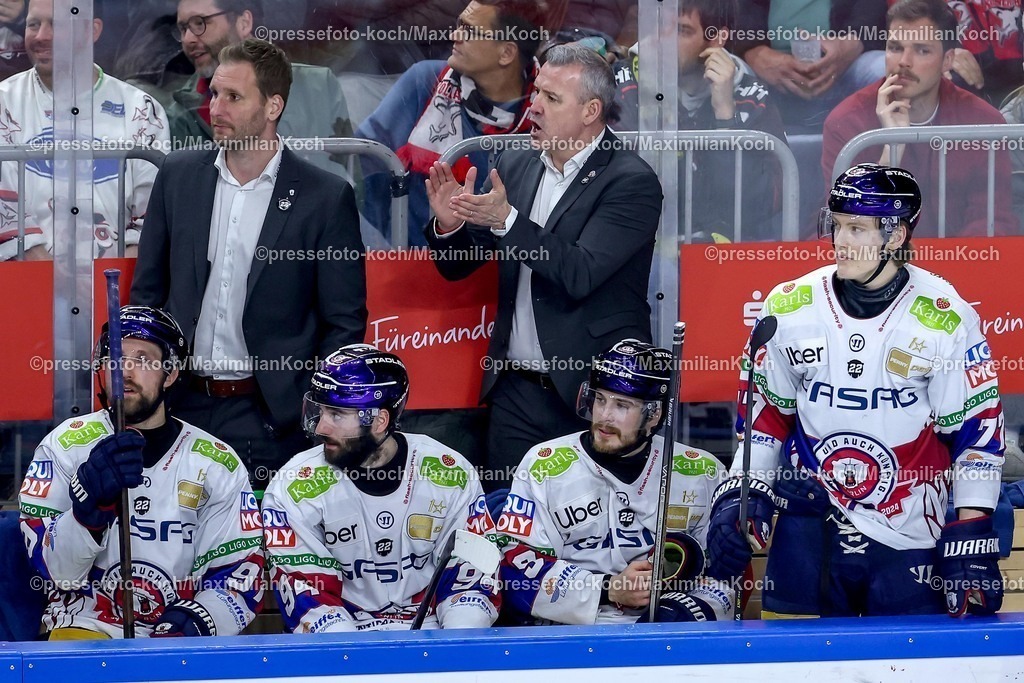 KEC23042502142 | 23.04.2025, Eishockey, DEL Finale Play-offs, Kölner Haie - Eisbären Berlin, Finale Spiel 3, Lanxess-Arena Köln: Cheftrainer Serge Aubin (Eisbären Berlin) 
