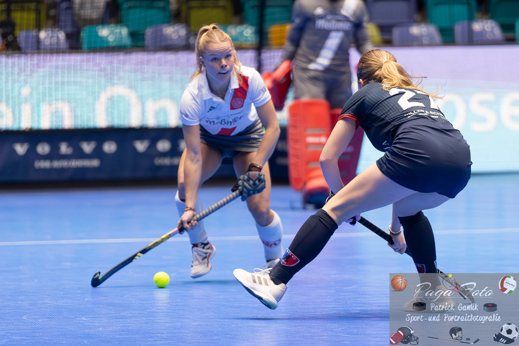 Volvo E.R.B. Final 4 Halbfinale Frauen: Der Club an der Alster - Berlienr HC, 25.01.2025 | Emma Davidsmeyer (Der Club an der Alster #9) &amp; Philine Drumm (Berliner HC #27), Der Club an der Alster - Berlienr HC, Frankfurt, Süwag Arena, 25.1.2025 - Realisiert mit Pictrs.com