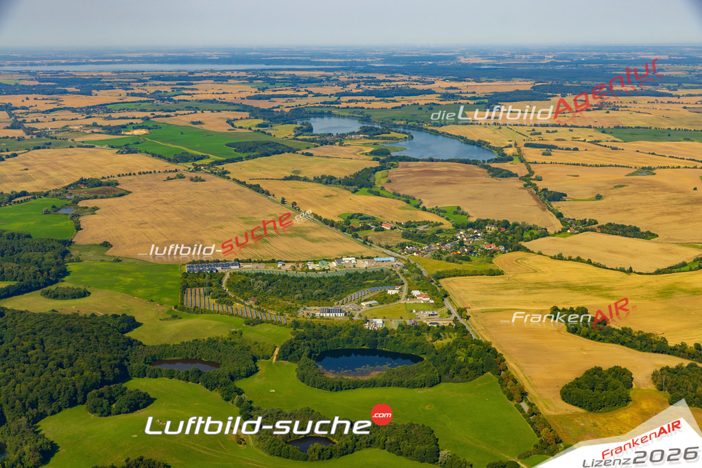 Schöne Luftaufnahme als Geschenk in Thurow Solarpark Brüel - Die Luftbildaufnahme wurde 2025 vom UL-Flugzeug heraus erstellt ( keine Drohne ) - Hochauflösende Luftaufnahme -Nicht vergleichbar mit Google Maps oder Satelittenbilder- Die Geschenkidee !Mit Lizenz und Bildrechte bestellbar