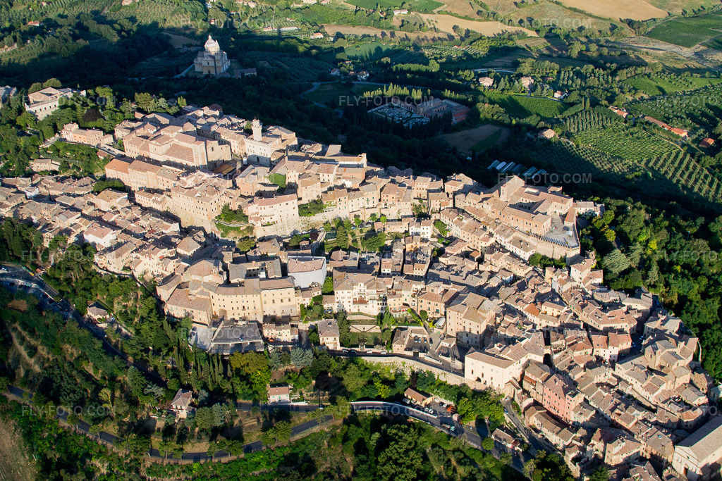 Aerial view: View of the streets and houses in the residential areas in Montepulciano in the state Siena, Italy. – Photo: IMG_43414.jpg taken on 07/25/2011 by Werner Riehm/FLY-FOTO.com – Resolution of the original: 4272 x 2848 px