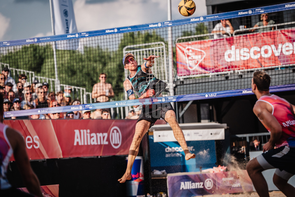 Beachvolleyball | Männer | Allianz German Beach Tour 2025 | Tourstop Hamburg | 31.05.2025 | Momme Lorenz beim Angriff