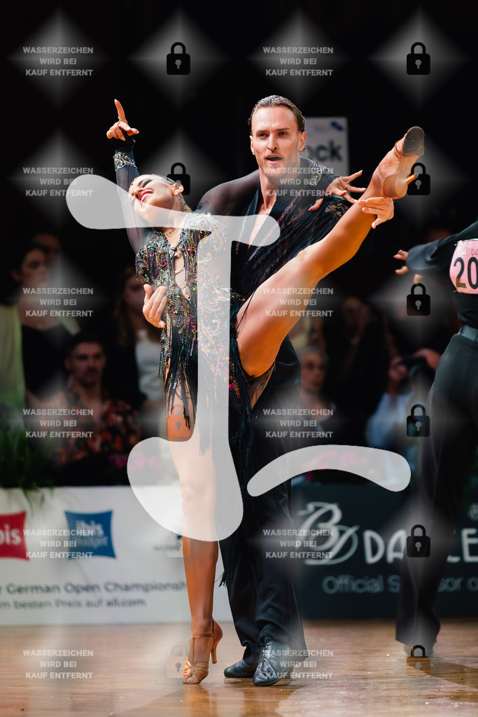 GOC 2025 - WDSF GrandSlam Latin 10-11th (77) Daniel Dingis _ Alessia-Allegra Gigli (Germany)-2025-08-23-2645 | Webshop for digital downloads and prints of dance sport, event & show photographer Julian Link - Realisiert mit Pictrs.com