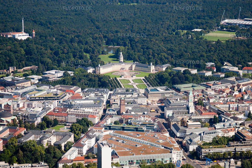Luftbild: vom ETC zum Schloss im Ortsteil Innenstadt-West in Karlsruhe im Bundesland Baden-Württemberg in Deutschland. Foto: IMG_31976.jpg vom 20.08.2010 durch Werner Riehm/FLY-FOTO.de