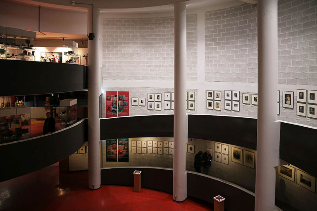 Foto: Leipzig - Markkleeberg - Deutsches Fotomuseum | Das Team hinter BILDLEXIKON LEIPZIG bündelt historische wie aktuelle Informationen über die Stadt Leipzig in Text und Bild auf einer Plattform und stellt diese der interessierten Öffentlichkeit zur Verfügung.