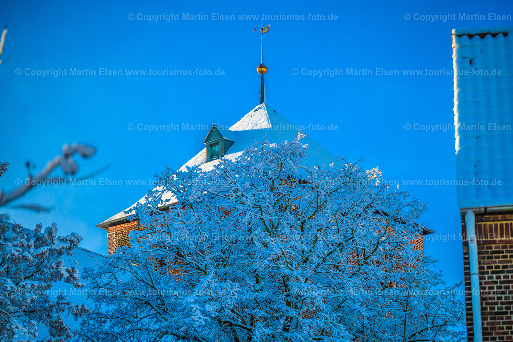 Stade Wilhardi Kirchturmspitze Altstadt Winter Schnee_ELS_2326030126 | Fotos aus den Touristenorten aus Norddeutschland. - Realisiert mit Pictrs.com