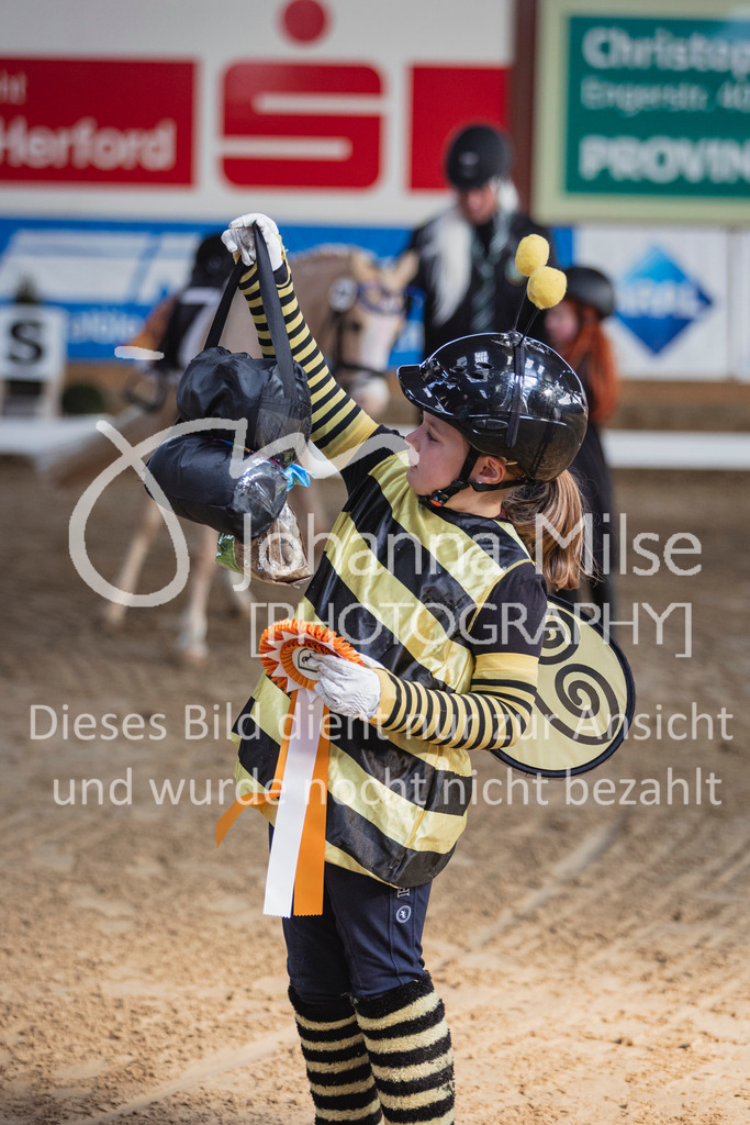 250316_HF-Schwm_Fuehrzuegel-147 | Deine schönsten Turniermomente als professionelle Fotos! Entdecke hochwertige Pferdesport-Fotografie im Online-Shop. Jetzt Fotos finden & bestellen!