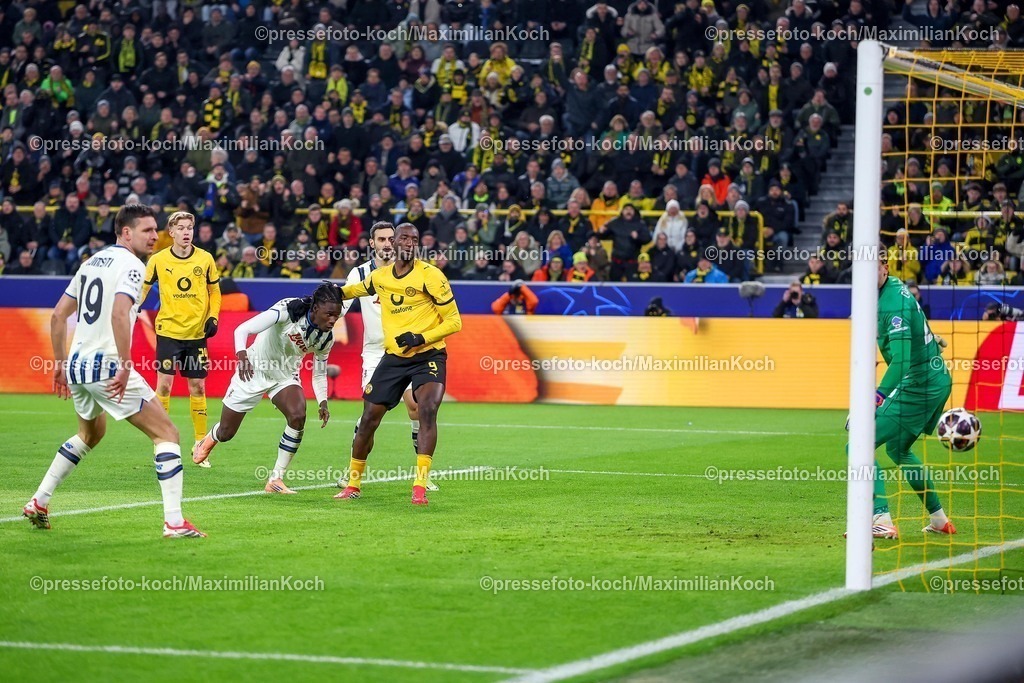 UCL17022601002 | 17.02.2026, Fußball, UEFA Champions League, Borussia Dortmund - Atalanta Bergamo, BVB Stadion, Play-Offs Hinspiel, Saison 2025 2026: Torschuss Treffer Kopfballtor Kopfball Tor zum 1:0 durch Torschütze Serhou Guirassy&nbsp;(BVB #09)    Regulations prohibit any use of photographs as image sequences and or quasi-video.