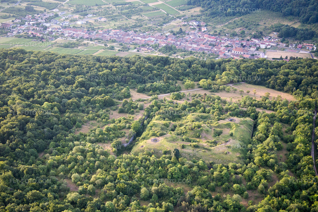 Aerial view: View of the town in Lucey in the state Meurthe et Moselle, France.Photo: IMG_083447.jpg taken on 07/13/2015 by Werner Riehm/FLY-FOTO.comResolution of the original: 5472 x 3648 px
