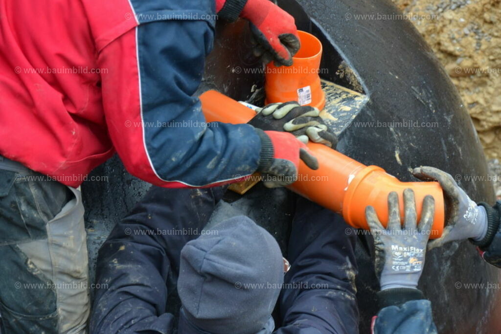 bib-lg03-abwasserkanal-0073 | Nach LV-Leistungsgruppen sortierte Detailfotos über den Bau eines Hauses. Alle Hausbau-Bilder direkt vom Urheber und Autor der Website Haus-Selber-Bauen.com