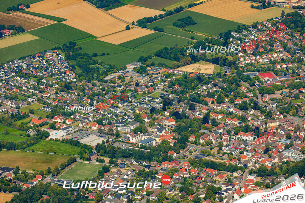 Luftbild der Stadt Enger - Die Luftaufnahme wurde 2025 vom UL-Flugzeug heraus erstellt ( keine Drohne ) - Hochauflösende Luftaufnahme - für professionelle Ausdrucke geeignet. Die Geschenkidee !Hier alle&nbsp;Infos zur Lizenzierung der LuftaufnahmeWir fliegen auch dieses Jahr wieder in Ihre Region um Luftbilder zu erstellen.- Luftbild anfragen