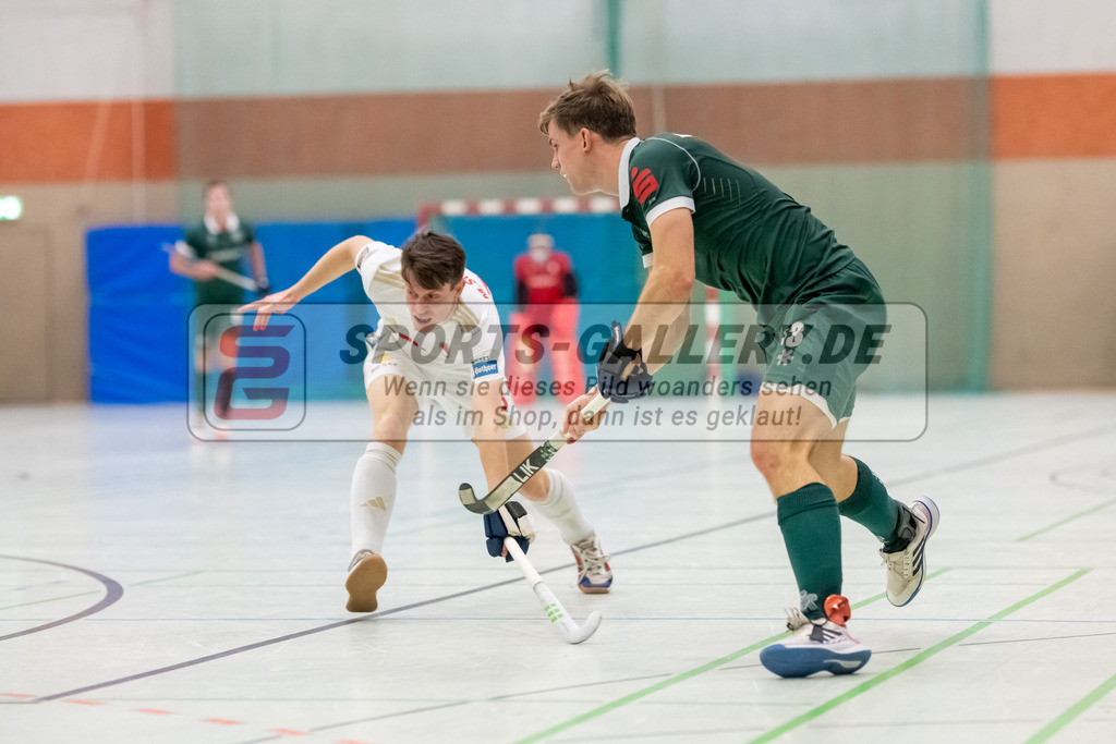 SFE_20240113_0096 | Mülheim, Deutschland, 13.01.2024: Henrik Mertgens (Uhlenhorst Mülheim) in Aktion waehrend des Spiels der Halle 1. Bundesliga Herren zwischen Uhlenhorst Mülheim vs Rot-Weiss Köln im Sporthalle Lehnerstr. (HTCU) am 13.01.2024 in Mülheim, Deutschland. (Foto von Stephan Fehrmann)

Mülheim, Germany, 13.01.2024: Henrik Mertgens (Uhlenhorst Mülheim) in action during the game of Halle 1. Bundesliga Herren between Uhlenhorst Mülheim vs Rot-Weiss Köln in Sporthalle Lehnerstr. (HTCU) at 13.01.2024 in Mülheim, Deutschland. (Foto von Stephan Fehrmann)