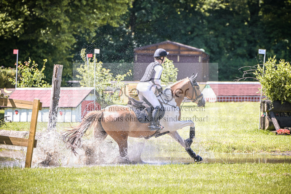 DOS_1489 | Entdecke hochwertige Reitturnierfotos von Foto Oger. Professionell, emotional und authentisch – jetzt Lieblingsmomente im Shop bestellen.Deutschlandweite Turnierfotografie. - Realisiert mit Pictrs.com
