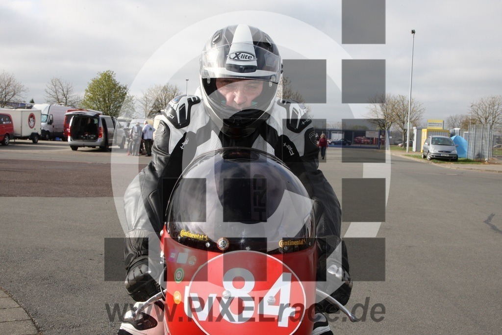 0v84-20250412_02075 | Schöne Erinnerungen an spannende Momente - das festzuhalten ist unser Job. PIXELrace.de ist seit 2003 auf den Rennstrecken Europas unterwegs um die Action draußen beim Fahren und die wunderbare Stimmung imm Fahrerlager für euch einzufangen.