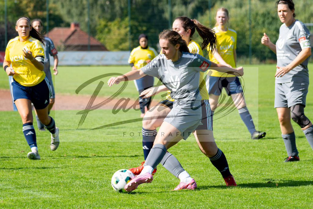 20260906_RULSVK_0979 | Fußball, Frauen:   beim Spiel der Kreisliga zwischen SG Rulle/Haste vs. SV Kettenkamp am 06.09.2026 im Stavermann-Sportpark in Rulle/Wallenhorst, Deutschland.(Foto von Nico Paetzel) - Realisiert mit Pictrs.com