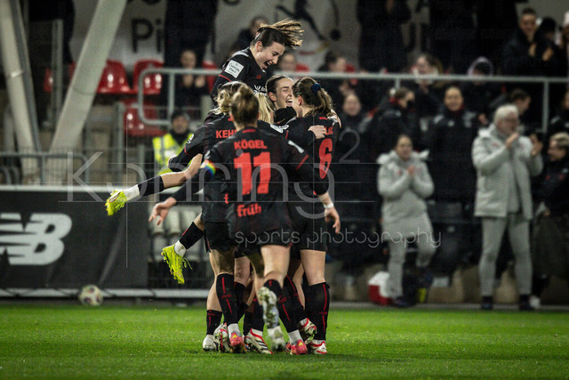 Frauen Fußball-Bundesliga; Bayer 04 Leverkusen - 1. FC Köln, 13.02.2026 | Torjubel nach dem 2:0 durch Sofie Zdebel (Bayer 04 Leverkusen, 16); Bayer 04 Leverkusen - 1. FC Köln an Spieltag 18 der Google Pixel Frauen-Bundesliga am 13.02.2026 im Ulrich-Haberland-Stadion in Leverkusen (Nordrhein-Westfalen). DFL REGULATIONS PROHIBIT ANY USE OF PHOTOGRAPHS AS IMAGE SEQUENCES AND/OR QUASI-VIDEO.
